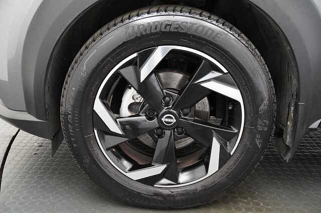 Nissan Juke 1.6 143 HEV Hybrid N-Connecta Auto with Sat Nav and Rear View Camera