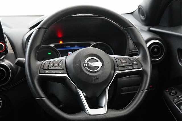 Nissan Juke 1.6 143 HEV Hybrid N-Connecta Auto with Sat Nav and Rear View Camera