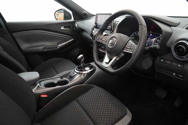 Nissan Juke 1.0 DIG-T 114 N-Connecta DCT Auto with Nav + Camera and Silver Design Pack