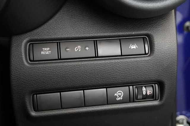 Nissan Juke 1.0 DIG-T 114 N-Connecta DCT Auto with Nav + Camera and Silver Design Pack