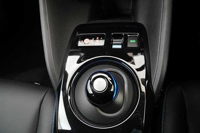 Nissan LEAF 40KW N-Connecta Auto with Sat Nav and 360 View Cameras