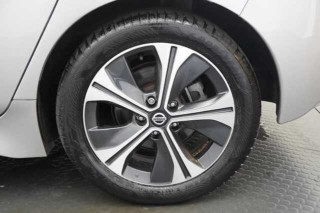 Nissan LEAF 40KW N-Connecta Auto with Sat Nav and 360 View Cameras