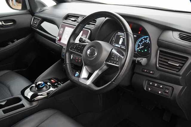 Nissan LEAF 40KW N-Connecta Auto with Sat Nav and 360 View Cameras