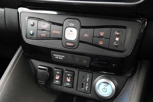 Nissan LEAF 40KW N-Connecta Auto with Sat Nav and 360 View Cameras