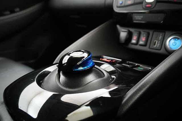 Nissan LEAF 40KW N-Connecta Auto with Sat Nav and 360 View Cameras
