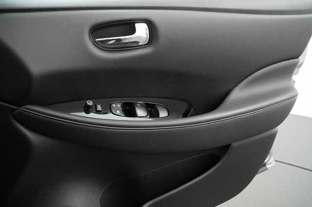 Nissan LEAF 40KW N-Connecta Auto with Sat Nav and 360 View Cameras