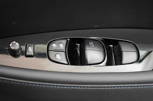 Nissan LEAF 40KW N-Connecta Auto with Sat Nav and 360 View Cameras