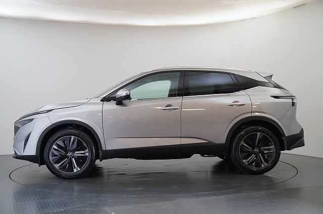 Nissan Qashqai 1.3 DIG-T MH 158 Tekna X-Tronic Auto with Glass Roof + Nav and 360 Cameras