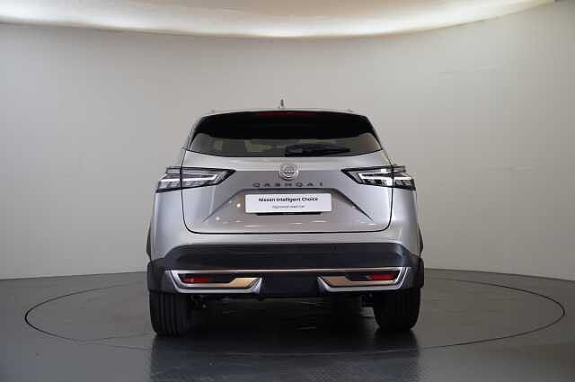 Nissan Qashqai 1.3 DIG-T MH 158 Tekna X-Tronic Auto with Glass Roof + Nav and 360 Cameras