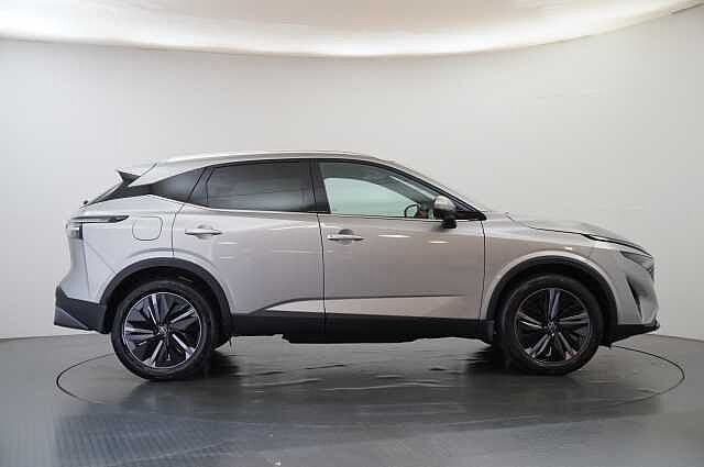 Nissan Qashqai 1.3 DIG-T MH 158 Tekna X-Tronic Auto with Glass Roof + Nav and 360 Cameras