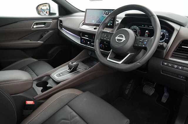 Nissan Qashqai 1.3 DIG-T MH 158 Tekna X-Tronic Auto with Glass Roof + Nav and 360 Cameras