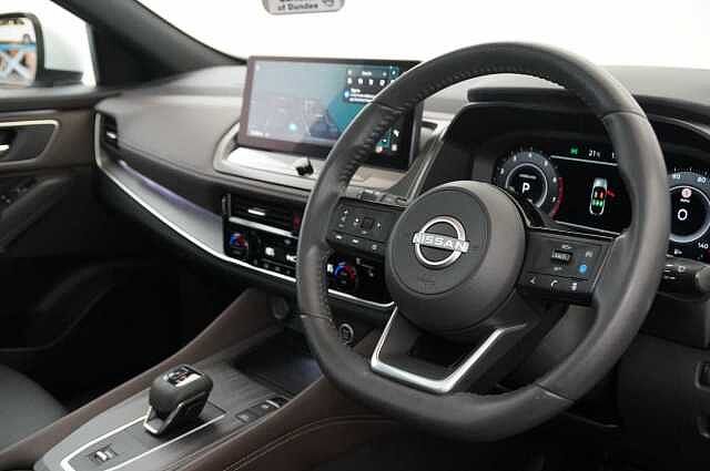 Nissan Qashqai 1.3 DIG-T MH 158 Tekna X-Tronic Auto with Glass Roof + Nav and 360 Cameras