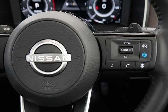 Nissan Qashqai 1.3 DIG-T MH 158 Tekna X-Tronic Auto with Glass Roof + Nav and 360 Cameras