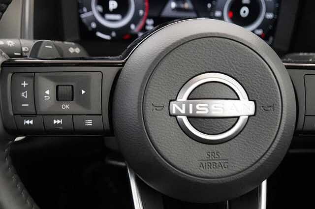 Nissan Qashqai 1.3 DIG-T MH 158 Tekna X-Tronic Auto with Glass Roof + Nav and 360 Cameras