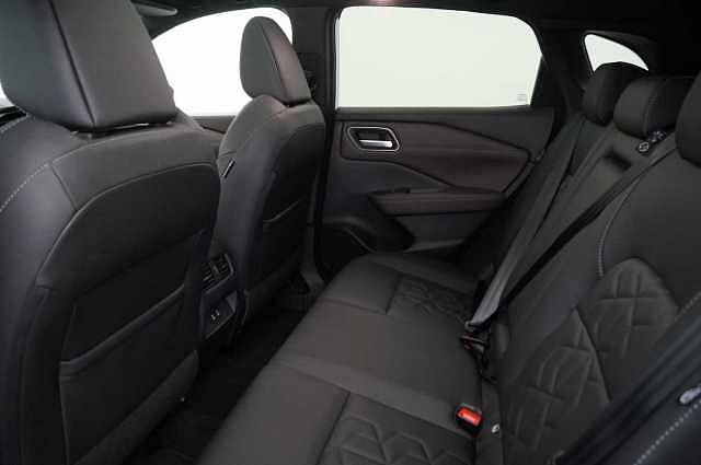 Nissan Qashqai 1.3 DIG-T MH 158 Tekna X-Tronic Auto with Glass Roof + Nav and 360 Cameras