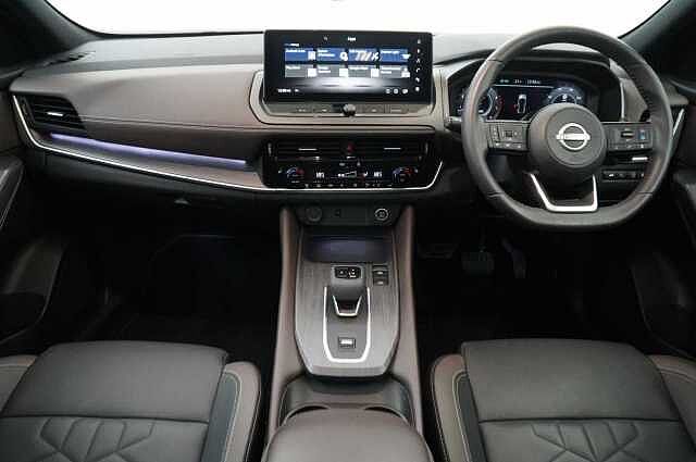 Nissan Qashqai 1.3 DIG-T MH 158 Tekna X-Tronic Auto with Glass Roof + Nav and 360 Cameras