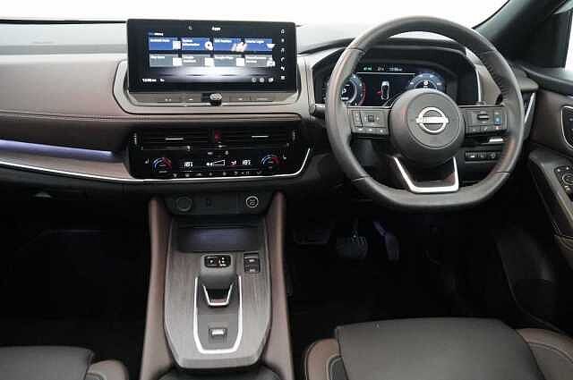 Nissan Qashqai 1.3 DIG-T MH 158 Tekna X-Tronic Auto with Glass Roof + Nav and 360 Cameras