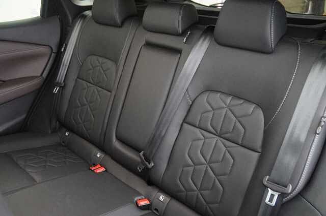 Nissan Qashqai 1.3 DIG-T MH 158 Tekna X-Tronic Auto with Glass Roof + Nav and 360 Cameras