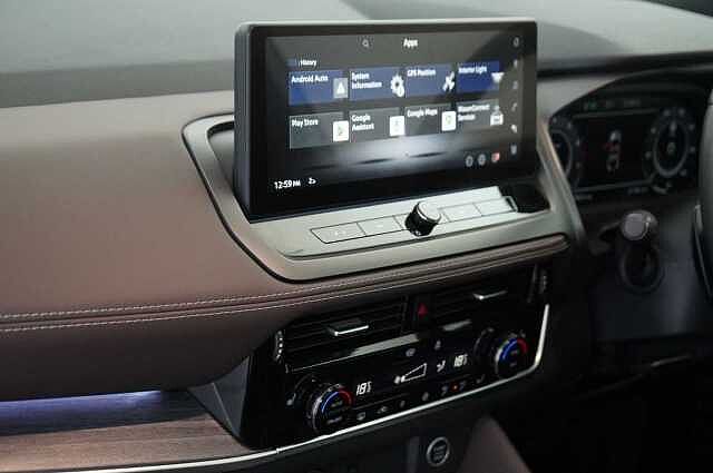 Nissan Qashqai 1.3 DIG-T MH 158 Tekna X-Tronic Auto with Glass Roof + Nav and 360 Cameras