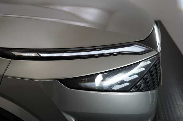 Nissan Qashqai 1.3 DIG-T MH 158 Tekna X-Tronic Auto with Glass Roof + Nav and 360 Cameras