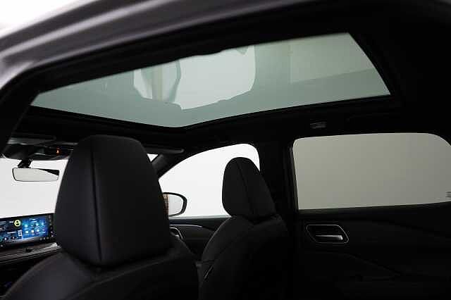 Nissan Qashqai 1.3 DIG-T MH 158 Tekna X-Tronic Auto with Glass Roof + Nav and 360 Cameras