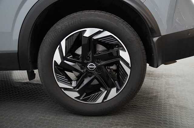 Nissan Qashqai 1.5 205 e-Power N-Connecta Auto with Glass Roof Pack + Nav and 360 Cameras