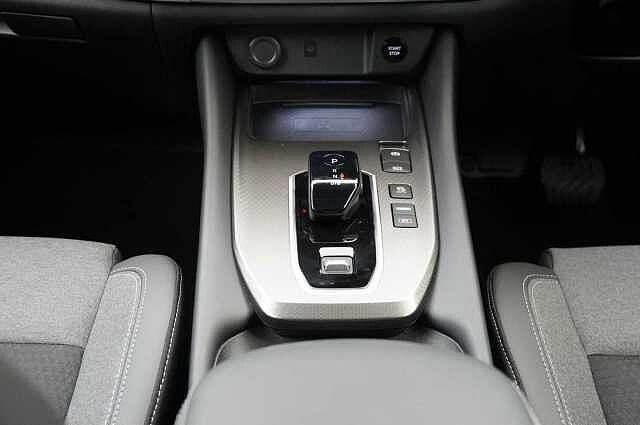 Nissan Qashqai 1.5 205 e-Power N-Connecta Auto with Glass Roof Pack + Nav and 360 Cameras