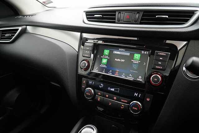 Nissan Qashqai 1.3 DIG-T 157 N-Motion DCT Auto with Panoramic Glass Roof and Nappa Leather