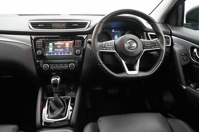 Nissan Qashqai 1.3 DIG-T 157 N-Motion DCT Auto with Panoramic Glass Roof and Nappa Leather
