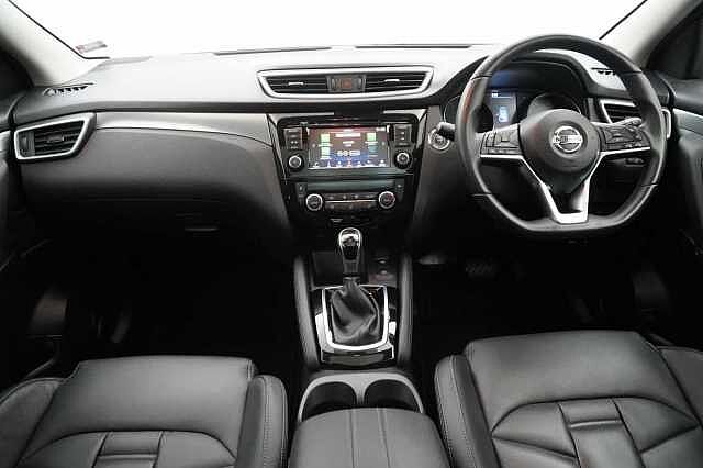 Nissan Qashqai 1.3 DIG-T 157 N-Motion DCT Auto with Panoramic Glass Roof and Nappa Leather