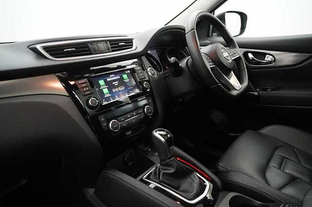 Nissan Qashqai 1.3 DIG-T 157 N-Motion DCT Auto with Panoramic Glass Roof and Nappa Leather