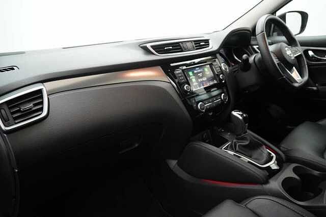 Nissan Qashqai 1.3 DIG-T 157 N-Motion DCT Auto with Panoramic Glass Roof and Nappa Leather