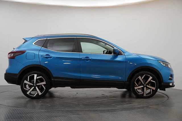 Nissan Qashqai 1.3 DIG-T 157 N-Motion DCT Auto with Panoramic Glass Roof and Nappa Leather