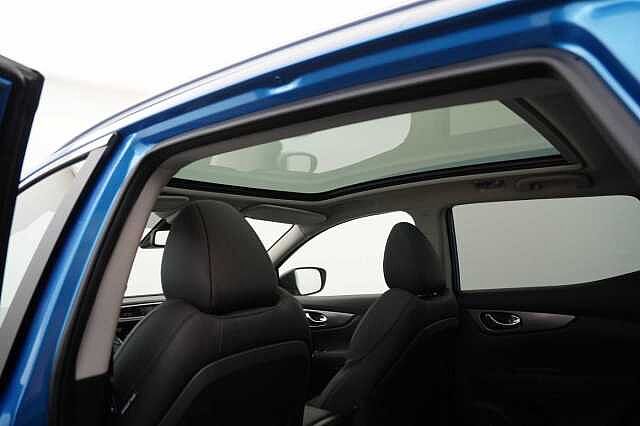 Nissan Qashqai 1.3 DIG-T 157 N-Motion DCT Auto with Panoramic Glass Roof and Nappa Leather