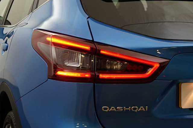 Nissan Qashqai 1.3 DIG-T 157 N-Motion DCT Auto with Panoramic Glass Roof and Nappa Leather
