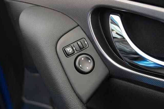 Nissan Qashqai 1.3 DIG-T 157 N-Motion DCT Auto with Panoramic Glass Roof and Nappa Leather