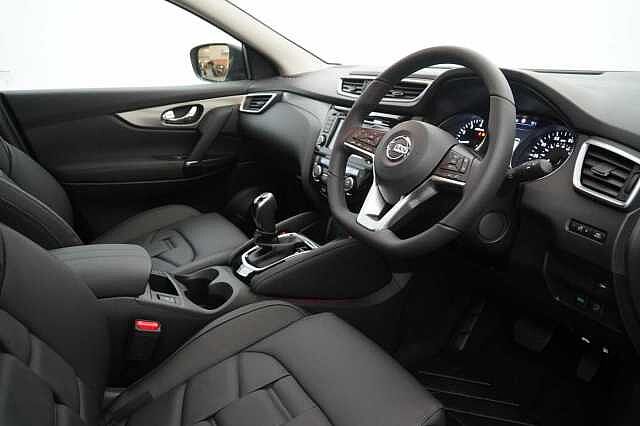 Nissan Qashqai 1.3 DIG-T 157 N-Motion DCT Auto with Panoramic Glass Roof and Nappa Leather
