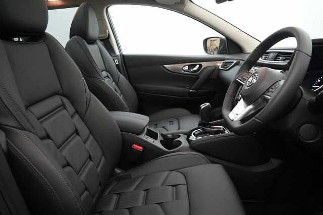 Nissan Qashqai 1.3 DIG-T 157 N-Motion DCT Auto with Panoramic Glass Roof and Nappa Leather