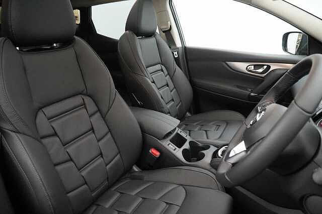Nissan Qashqai 1.3 DIG-T 157 N-Motion DCT Auto with Panoramic Glass Roof and Nappa Leather