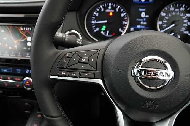 Nissan Qashqai 1.3 DIG-T 157 N-Motion DCT Auto with Panoramic Glass Roof and Nappa Leather