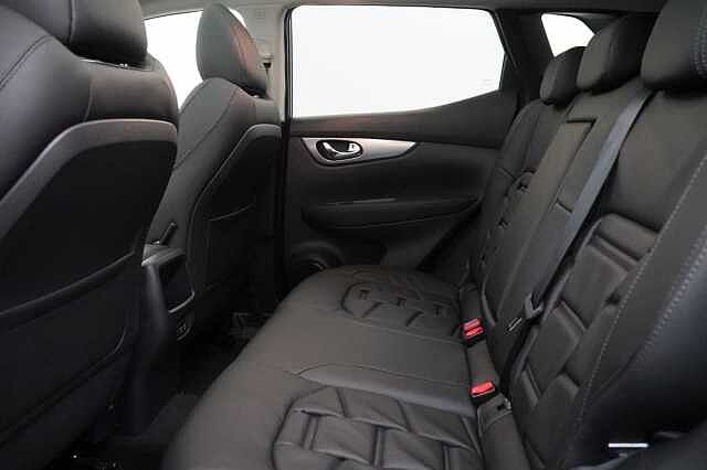 Nissan Qashqai 1.3 DIG-T 157 N-Motion DCT Auto with Panoramic Glass Roof and Nappa Leather