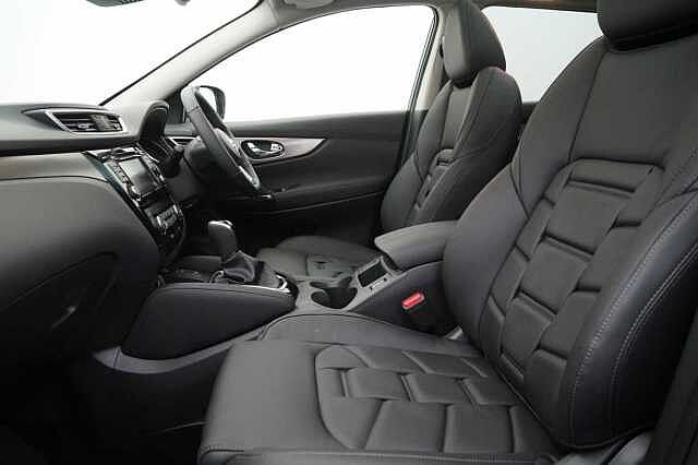 Nissan Qashqai 1.3 DIG-T 157 N-Motion DCT Auto with Panoramic Glass Roof and Nappa Leather