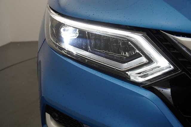 Nissan Qashqai 1.3 DIG-T 157 N-Motion DCT Auto with Panoramic Glass Roof and Nappa Leather