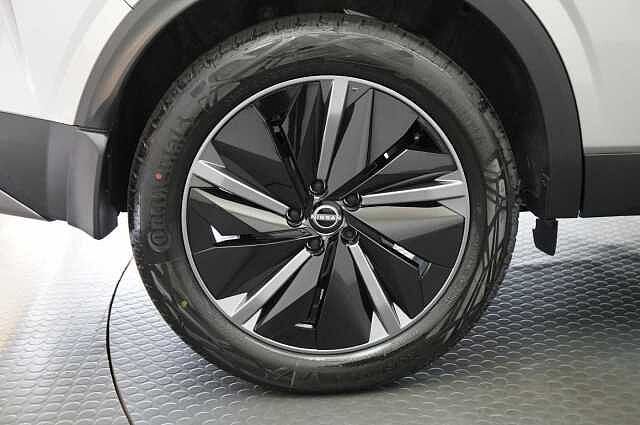 Nissan Qashqai 1.3 DIG-T MH 140 Tekna with Glass Roof + BOSE Audio Upgrade and Heat Pack