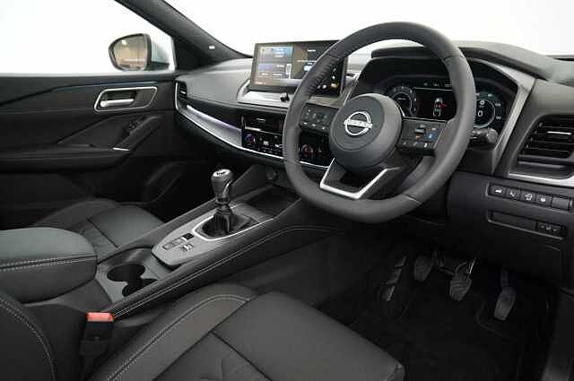 Nissan Qashqai 1.3 DIG-T MH 140 Tekna with Glass Roof + BOSE Audio Upgrade and Heat Pack