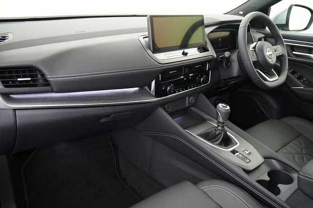 Nissan Qashqai 1.3 DIG-T MH 140 Tekna with Glass Roof + BOSE Audio Upgrade and Heat Pack