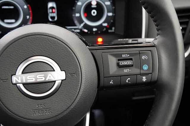 Nissan Qashqai 1.3 DIG-T MH 140 Tekna with Glass Roof + BOSE Audio Upgrade and Heat Pack