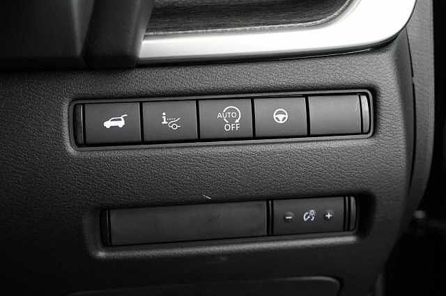 Nissan Qashqai 1.3 DIG-T MH 140 Tekna with Glass Roof + BOSE Audio Upgrade and Heat Pack