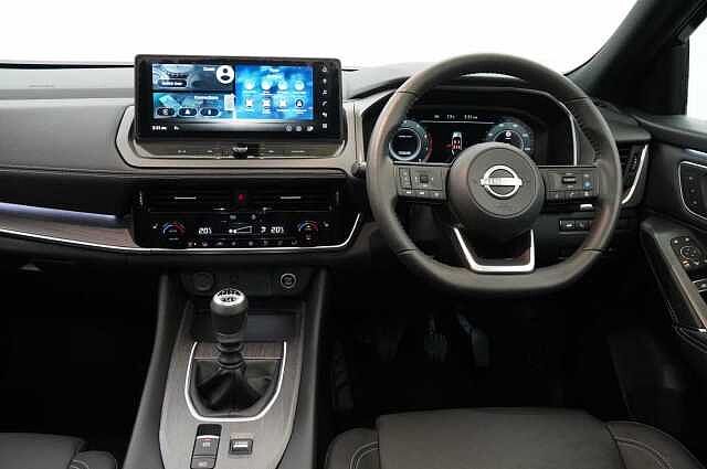 Nissan Qashqai 1.3 DIG-T MH 140 Tekna with Glass Roof + BOSE Audio Upgrade and Heat Pack