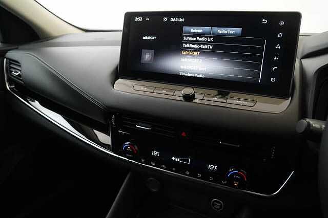 Nissan Qashqai 1.3 DIG-T MH 158 N-Connecta with Sat Nav and 360 View Cameras